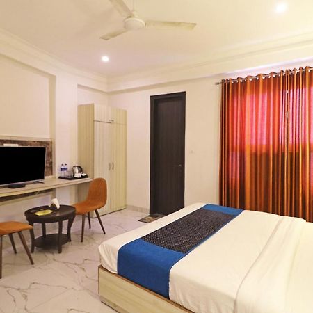 Hotel Almora Near Delhi Airport Új-Delhi Kültér fotó