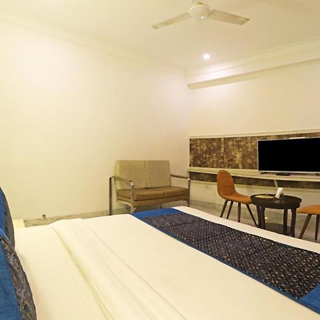 Hotel Almora Near Delhi Airport Új-Delhi Kültér fotó