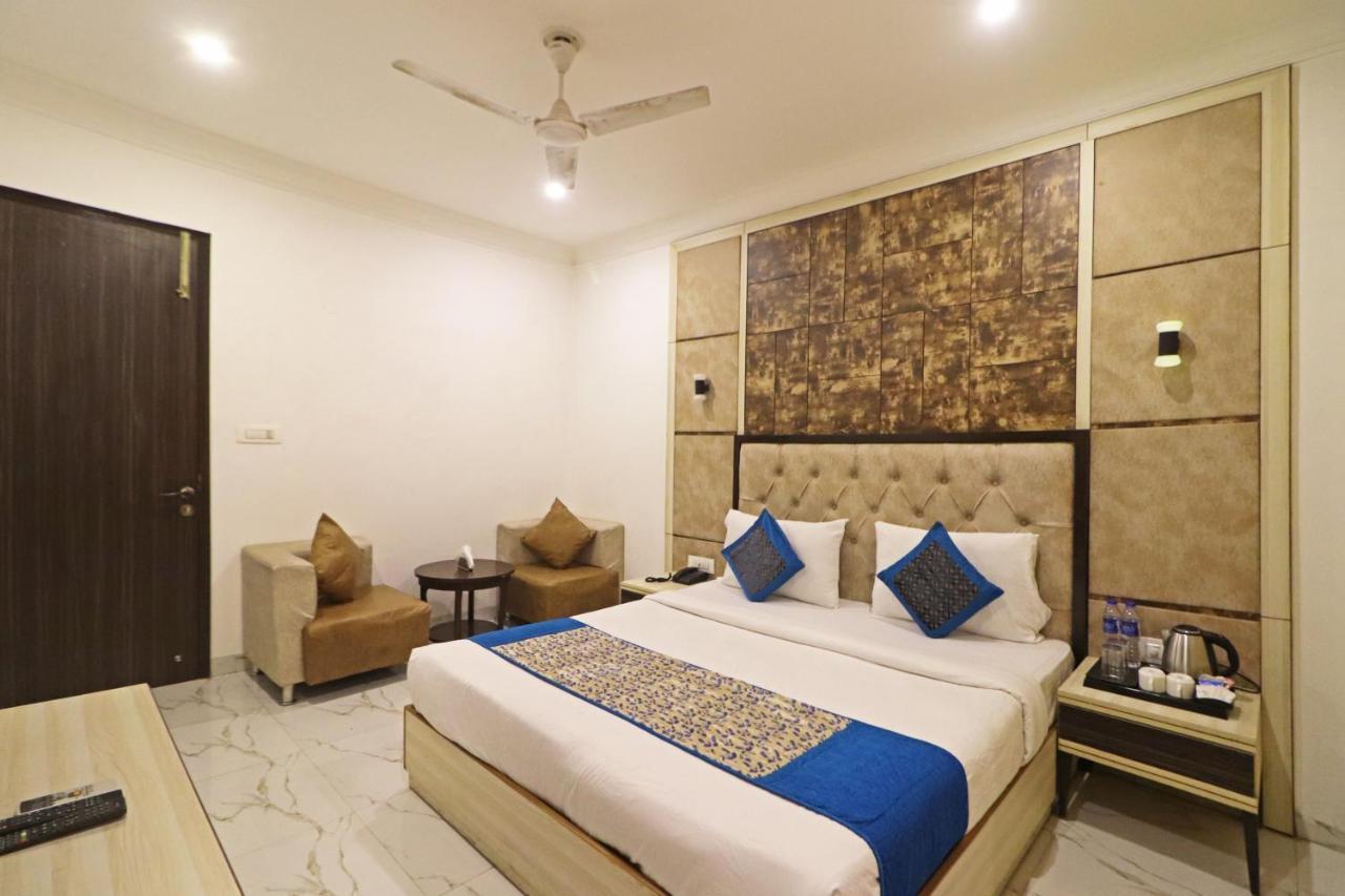Hotel Almora Near Delhi Airport Új-Delhi Kültér fotó