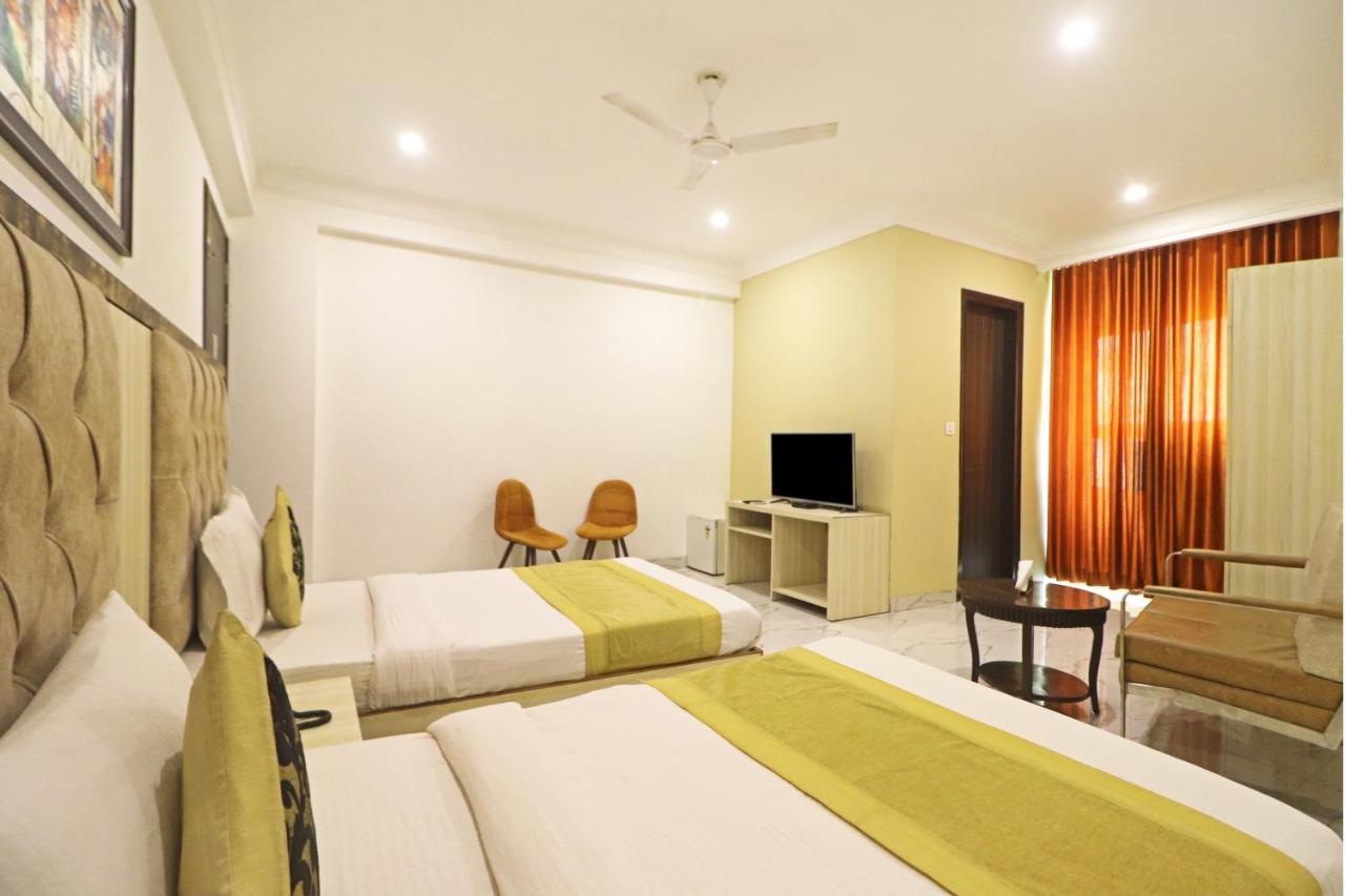 Hotel Almora Near Delhi Airport Új-Delhi Kültér fotó
