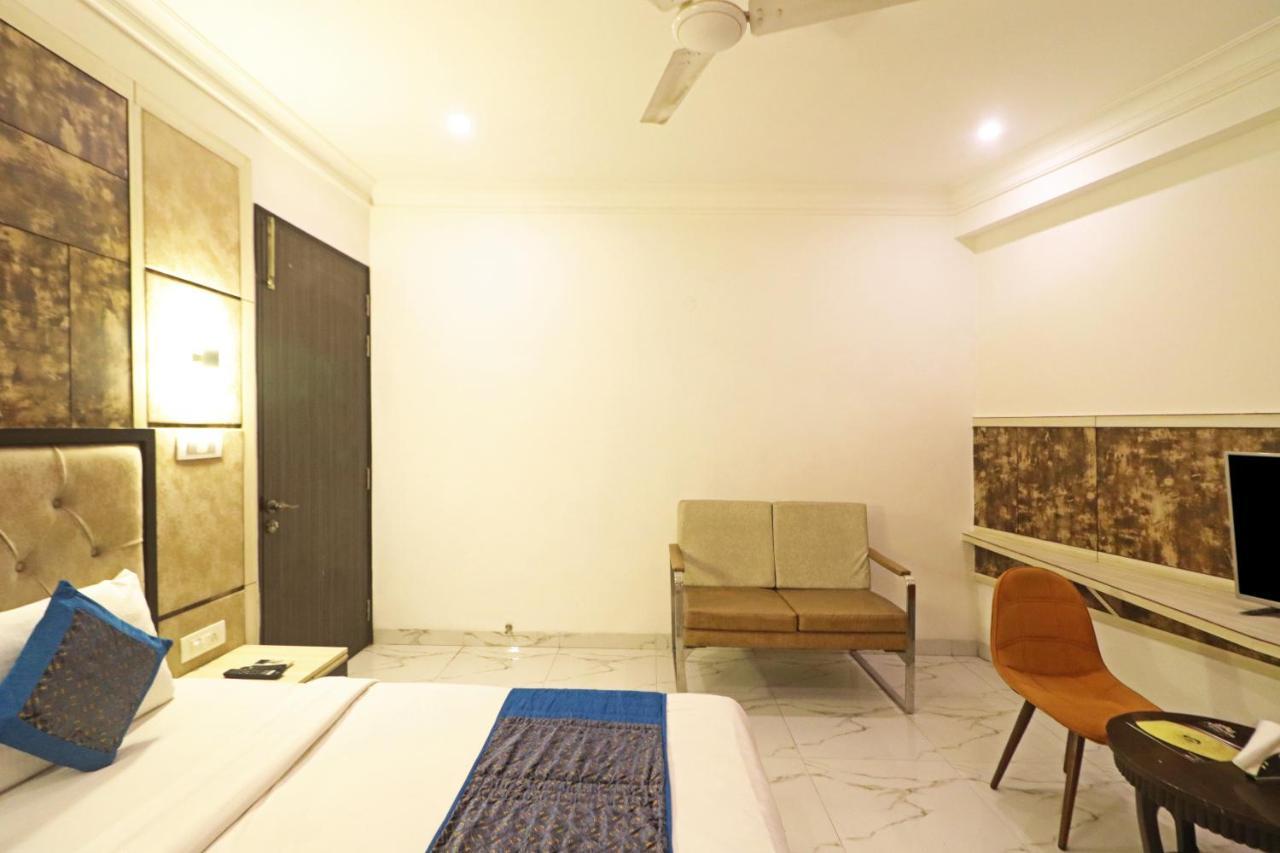 Hotel Almora Near Delhi Airport Új-Delhi Kültér fotó