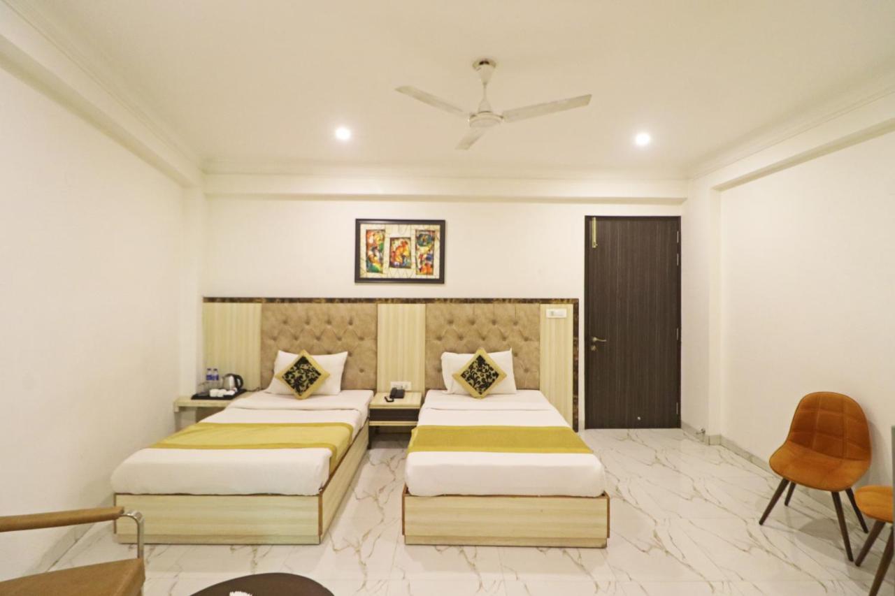 Hotel Almora Near Delhi Airport Új-Delhi Kültér fotó