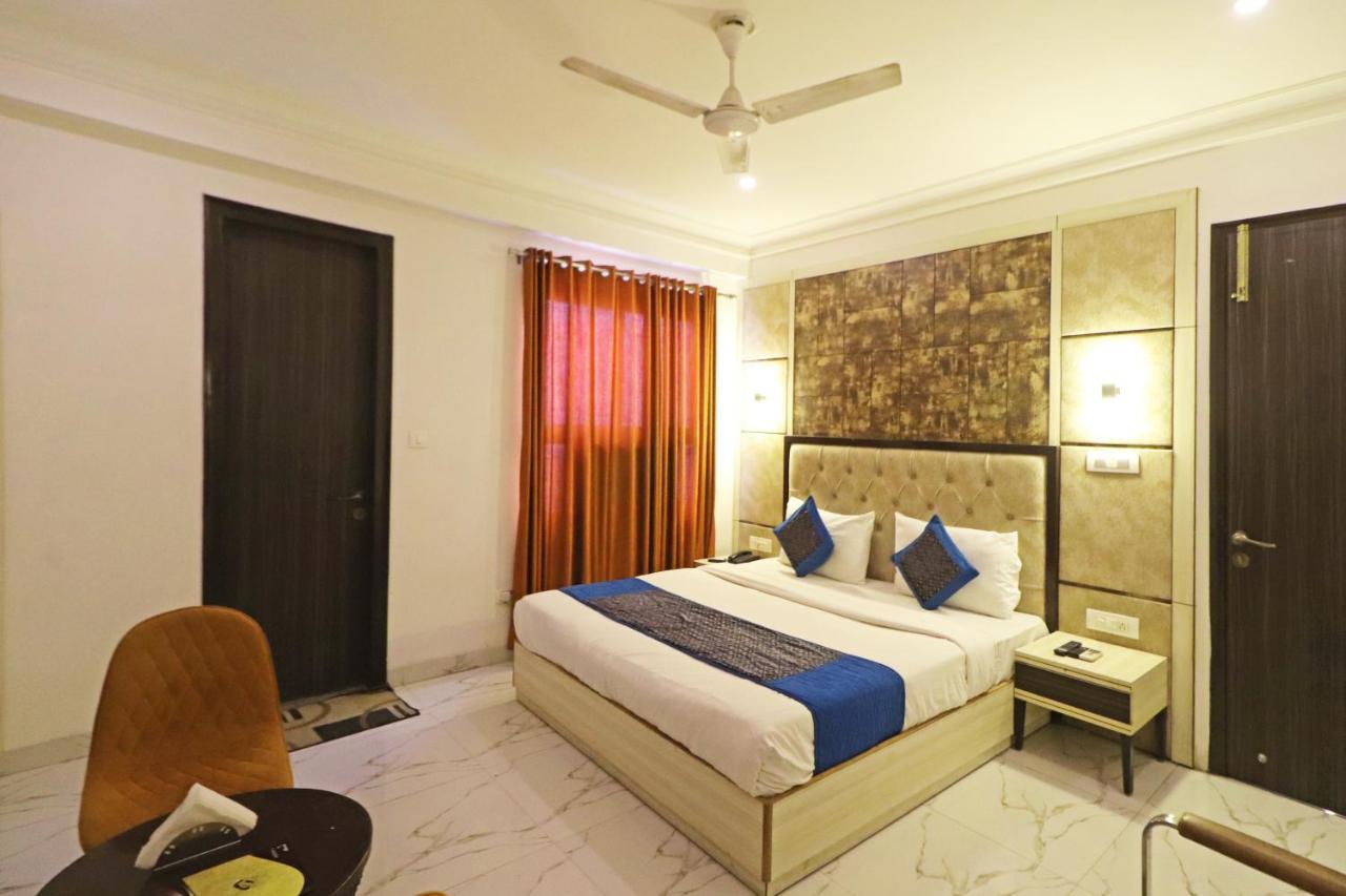 Hotel Almora Near Delhi Airport Új-Delhi Kültér fotó