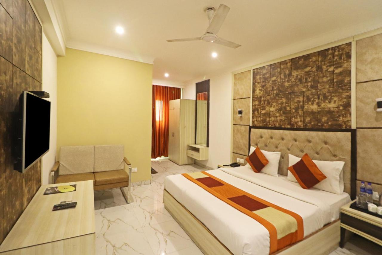 Hotel Almora Near Delhi Airport Új-Delhi Kültér fotó