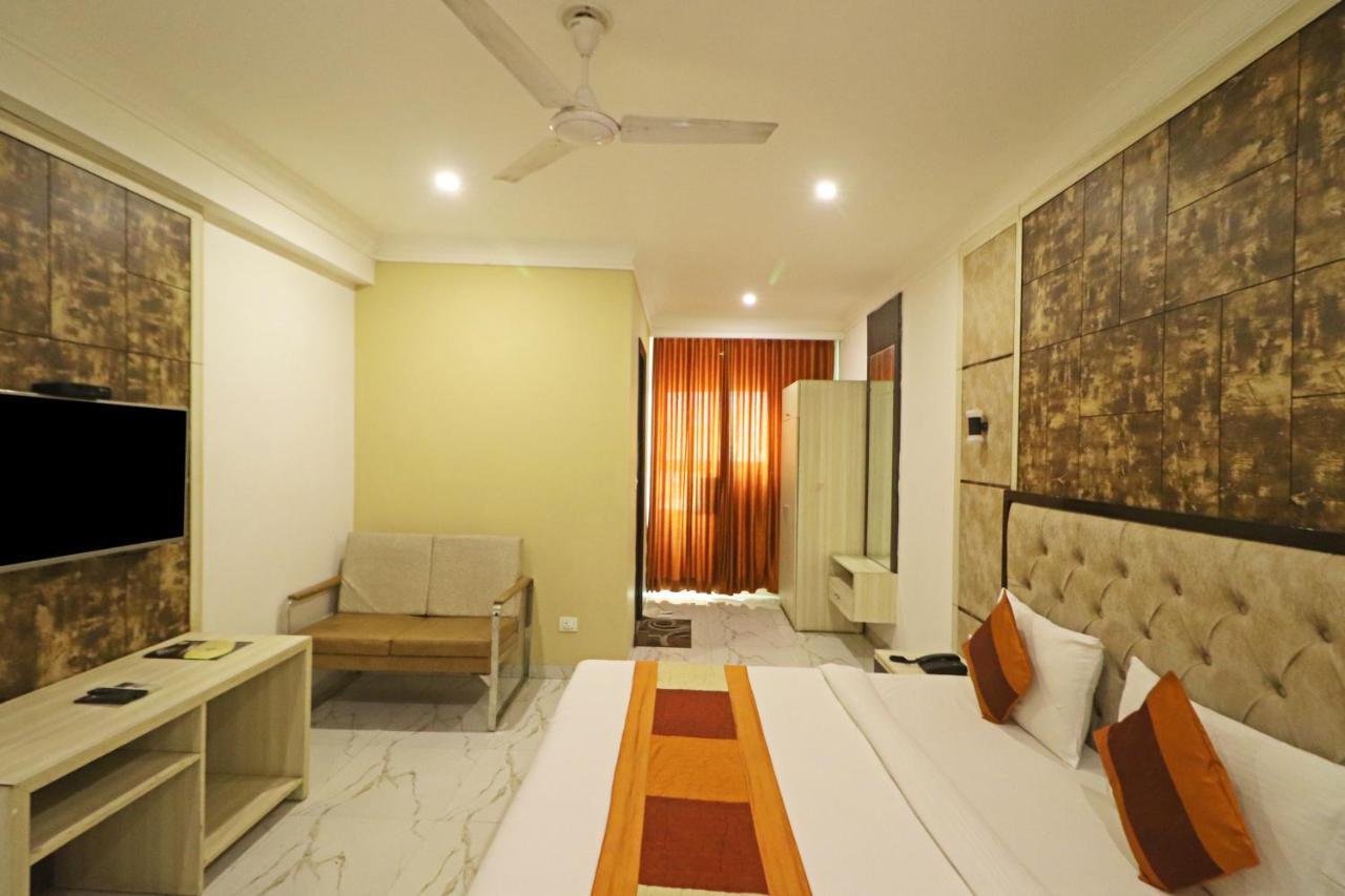 Hotel Almora Near Delhi Airport Új-Delhi Kültér fotó