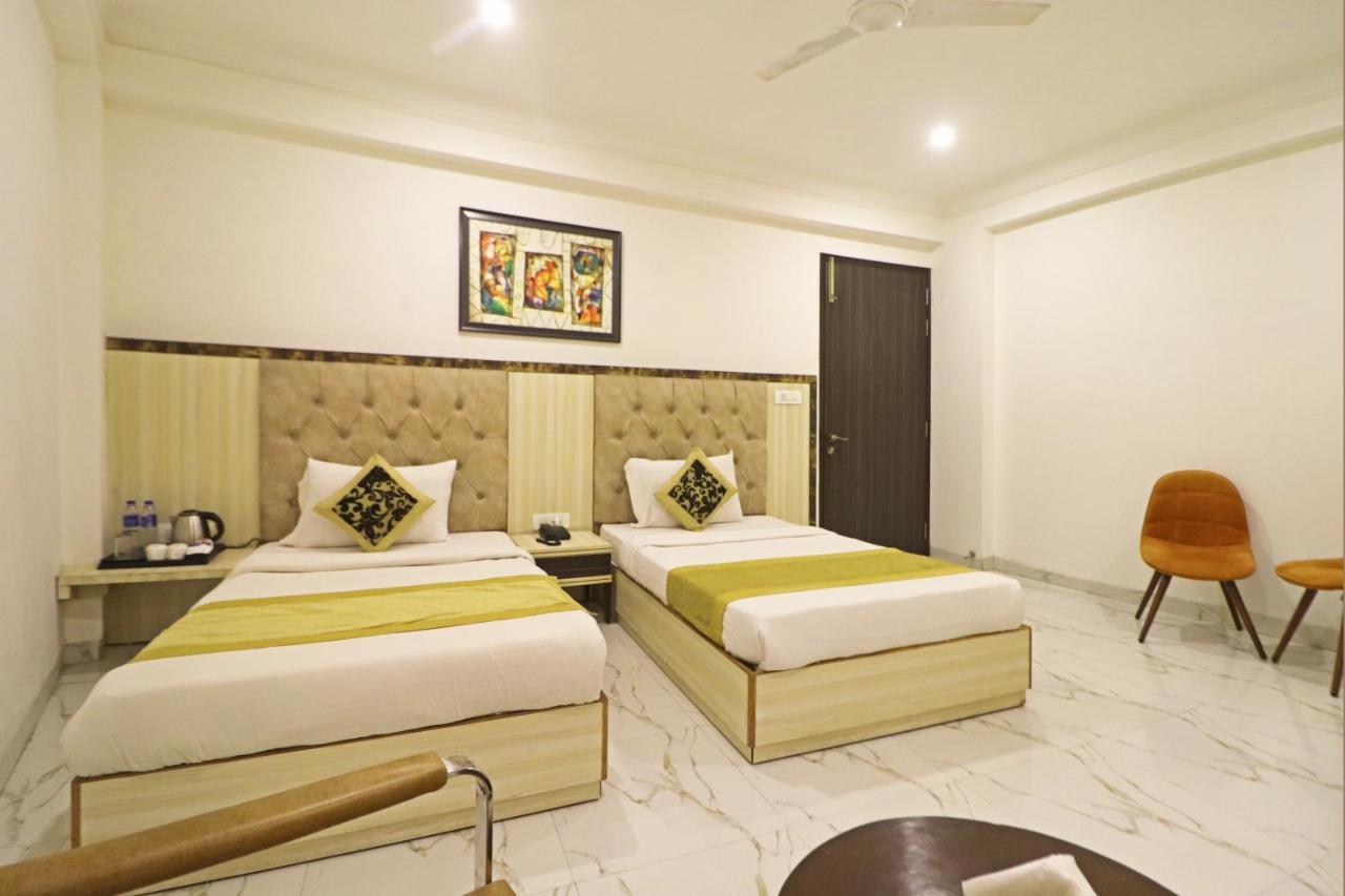 Hotel Almora Near Delhi Airport Új-Delhi Kültér fotó