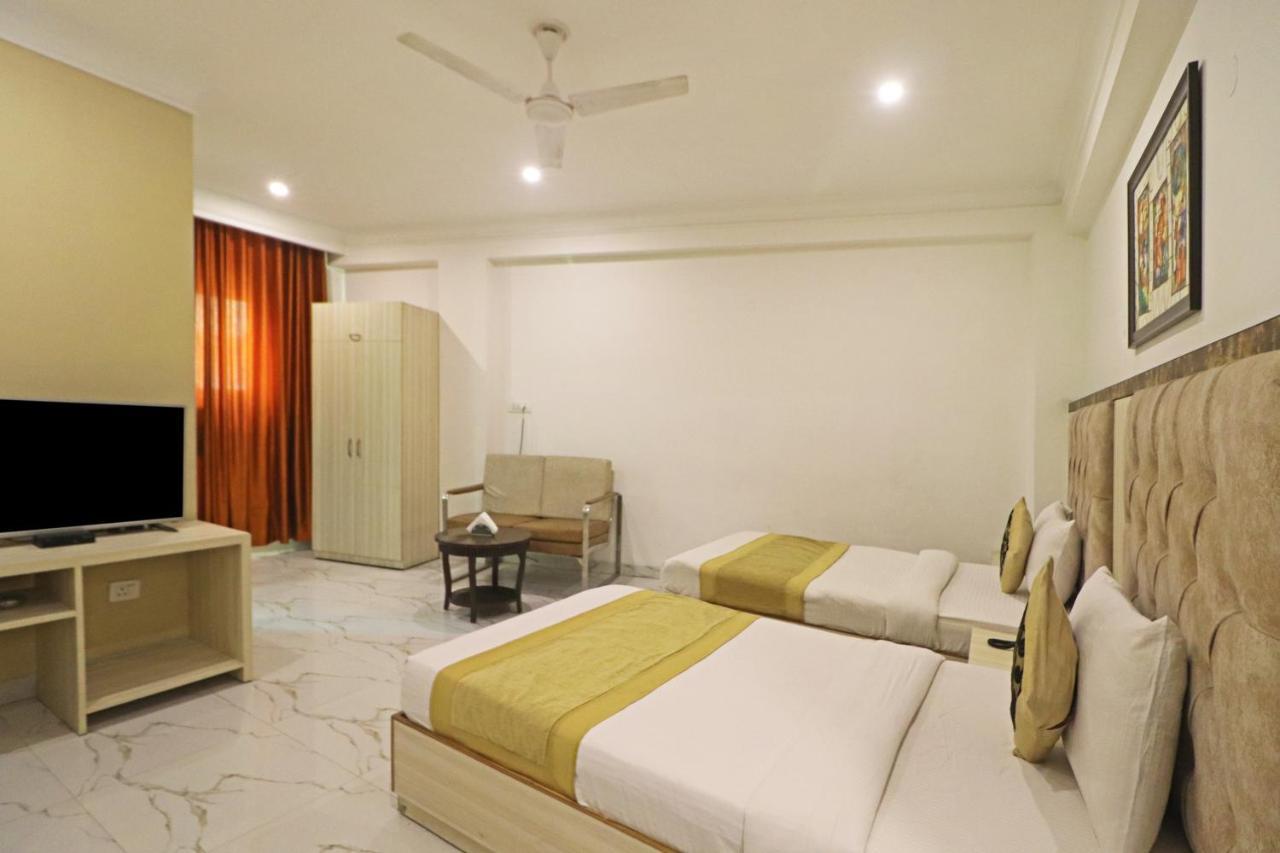 Hotel Almora Near Delhi Airport Új-Delhi Kültér fotó