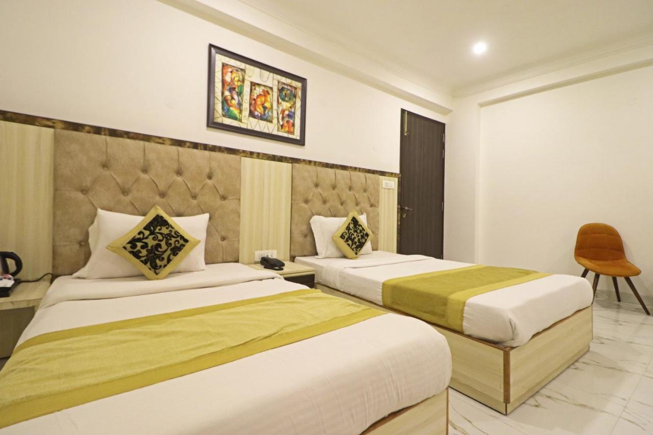 Hotel Almora Near Delhi Airport Új-Delhi Kültér fotó