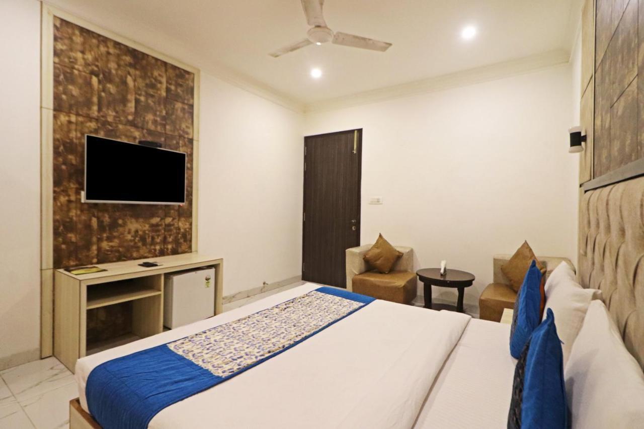Hotel Almora Near Delhi Airport Új-Delhi Kültér fotó