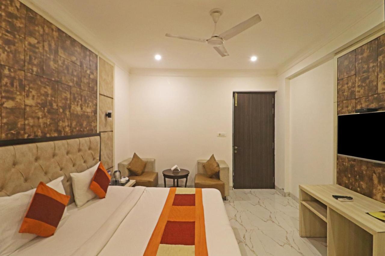 Hotel Almora Near Delhi Airport Új-Delhi Kültér fotó