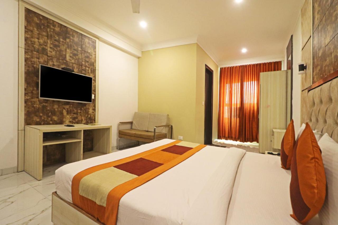 Hotel Almora Near Delhi Airport Új-Delhi Kültér fotó