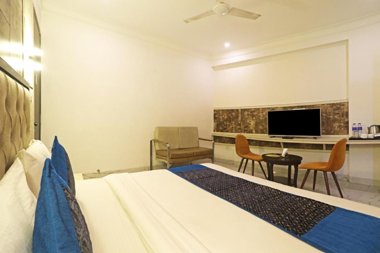 Hotel Almora Near Delhi Airport Új-Delhi Kültér fotó