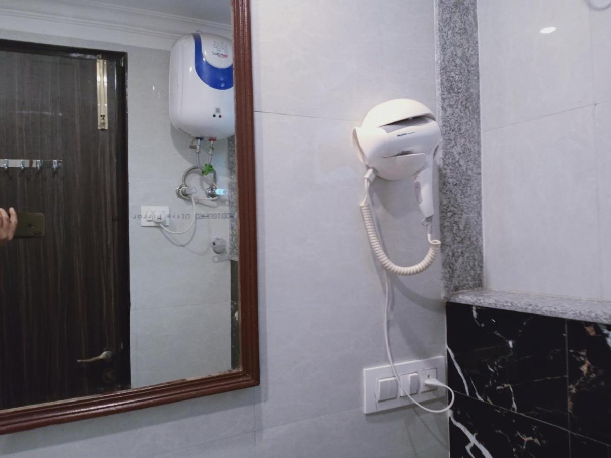 Hotel Almora Near Delhi Airport Új-Delhi Kültér fotó
