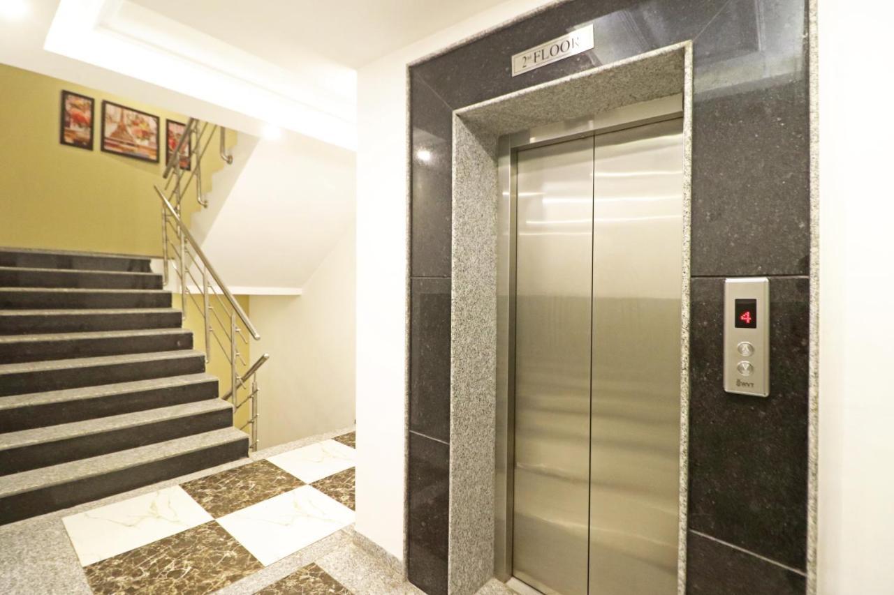 Hotel Almora Near Delhi Airport Új-Delhi Kültér fotó