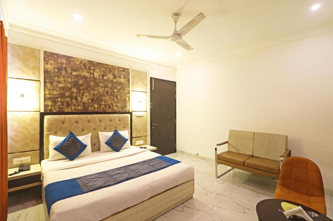 Hotel Almora Near Delhi Airport Új-Delhi Kültér fotó