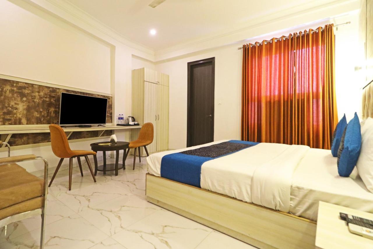 Hotel Almora Near Delhi Airport Új-Delhi Kültér fotó