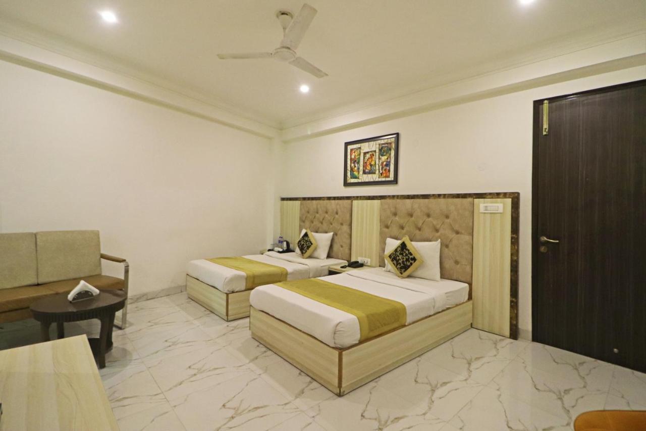 Hotel Almora Near Delhi Airport Új-Delhi Kültér fotó