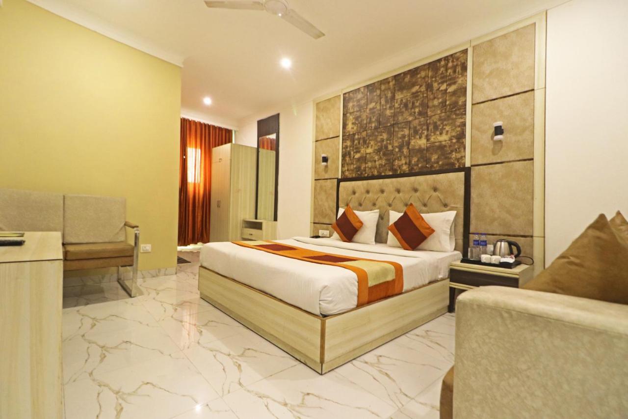 Hotel Almora Near Delhi Airport Új-Delhi Kültér fotó