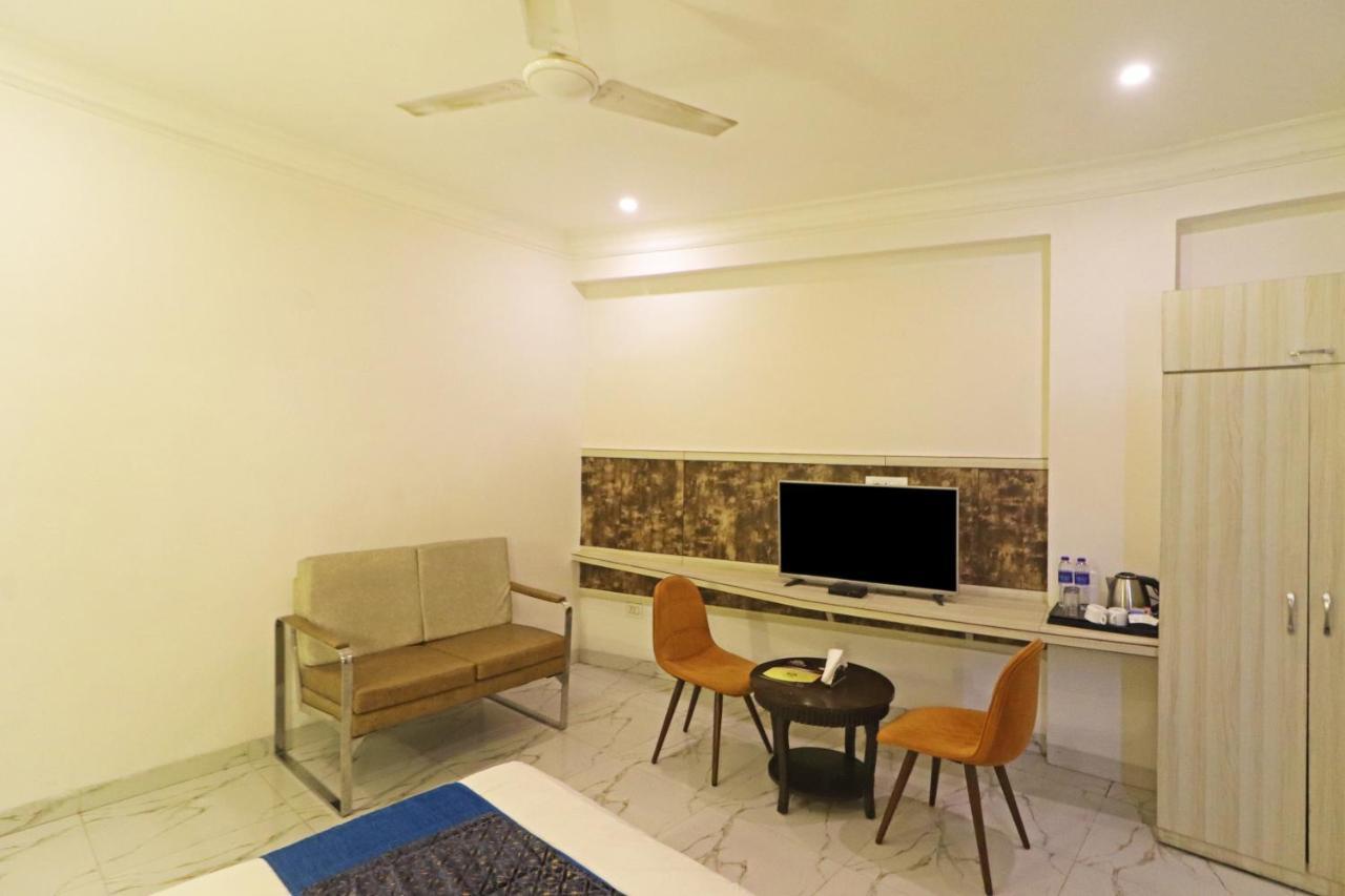 Hotel Almora Near Delhi Airport Új-Delhi Kültér fotó