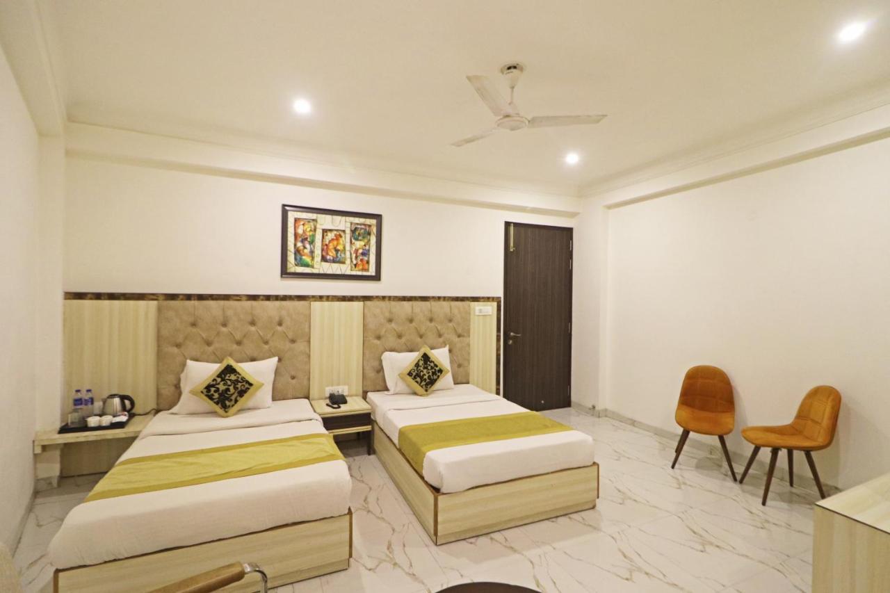 Hotel Almora Near Delhi Airport Új-Delhi Kültér fotó