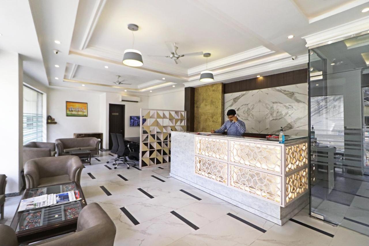 Hotel Almora Near Delhi Airport Új-Delhi Kültér fotó