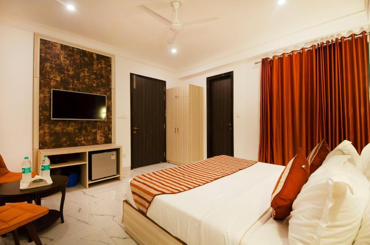Hotel Almora Near Delhi Airport Új-Delhi Kültér fotó