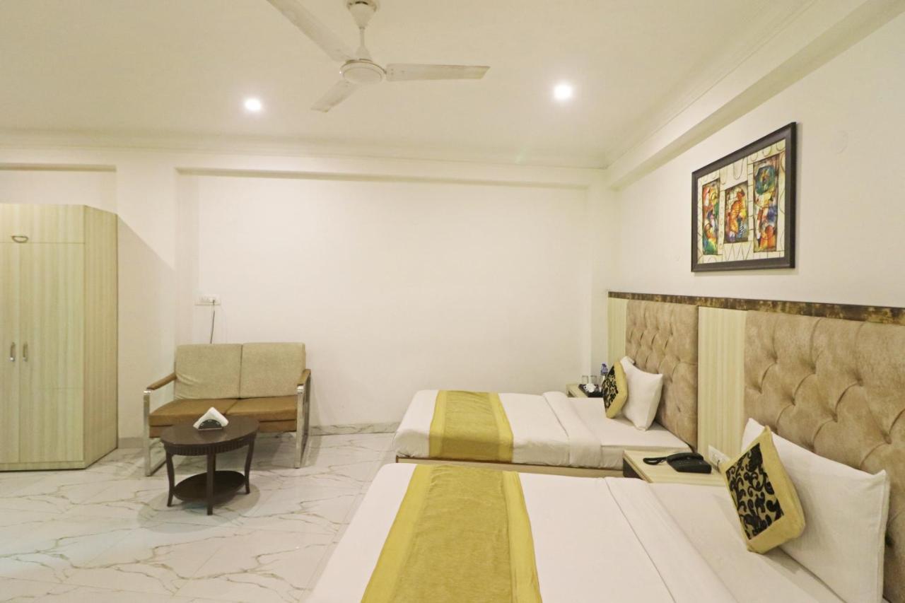 Hotel Almora Near Delhi Airport Új-Delhi Kültér fotó