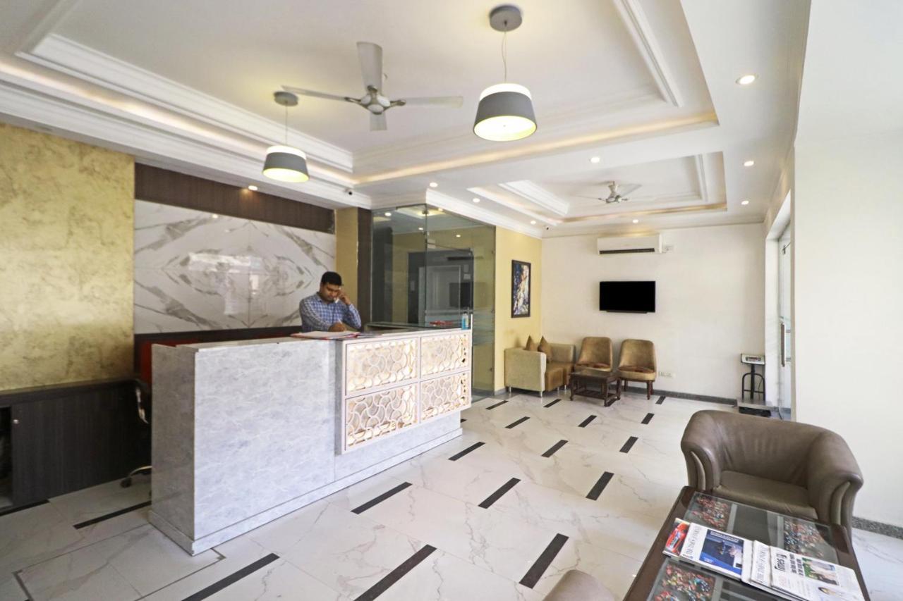 Hotel Almora Near Delhi Airport Új-Delhi Kültér fotó